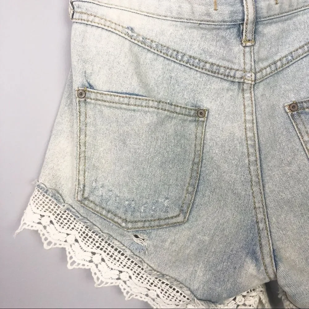 FREE PEOPLE | Distressed Denim Jean Shorts White Lace Hem Women’s Waist Size 24